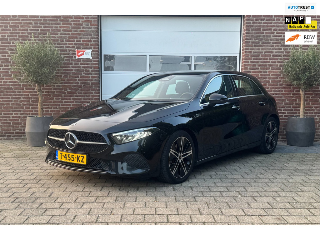 Mercedes-Benz A-Klasse 180 Luxury Line|Leer|Sfeerverlichting|KeylessGo| 57131720-0.jpg | Vissers Automotive