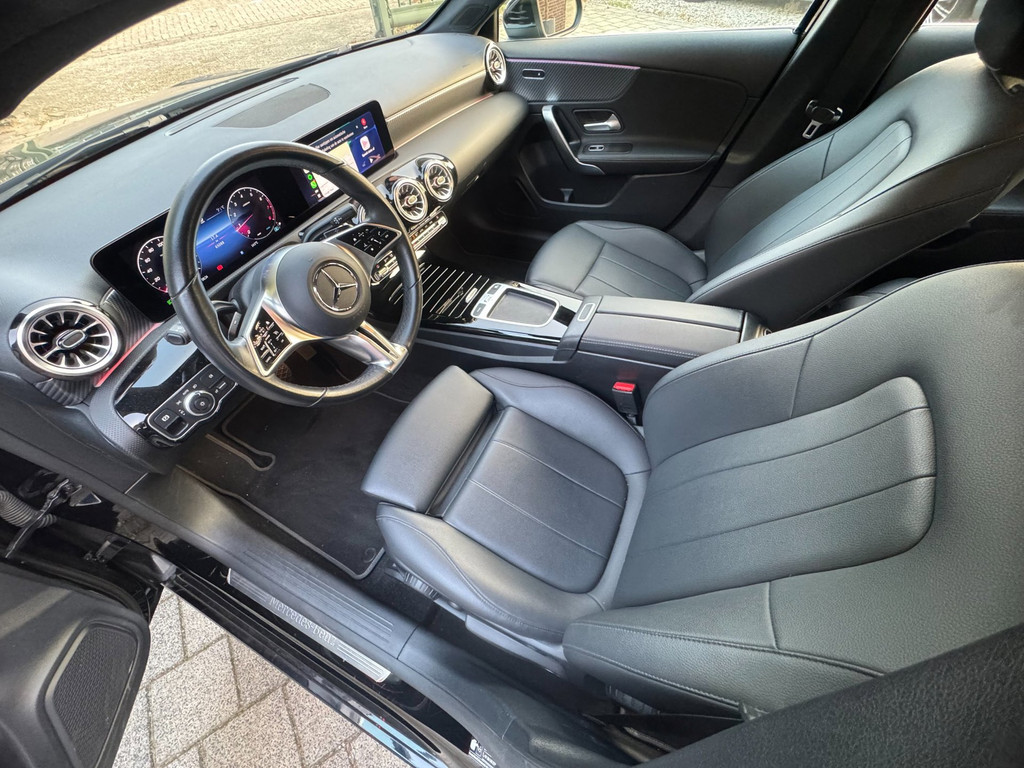 Mercedes-Benz A-Klasse 180 Luxury Line|Leer|Sfeerverlichting|KeylessGo| 57131720-1.jpg | Vissers Automotive