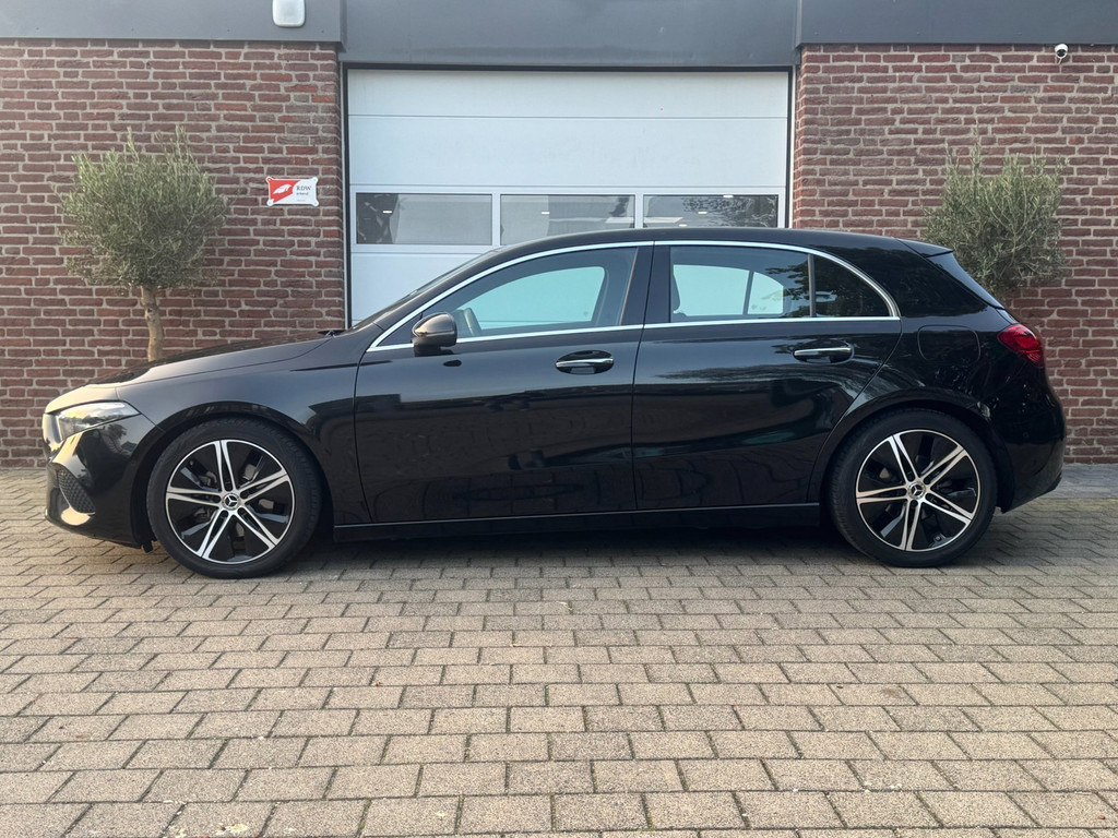 Mercedes-Benz A-Klasse 180 Luxury Line|Leer|Sfeerverlichting|KeylessGo| 57131720-2.jpg | Vissers Automotive